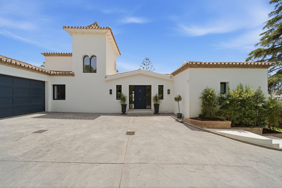 5 Bed Detached Villa in Benahavís