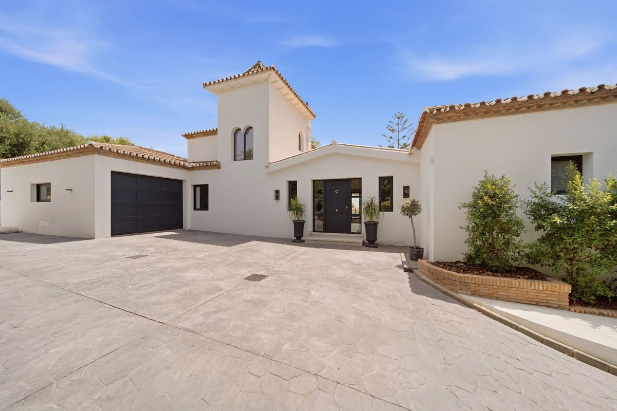 5 Bed Detached Villa in Benahavís