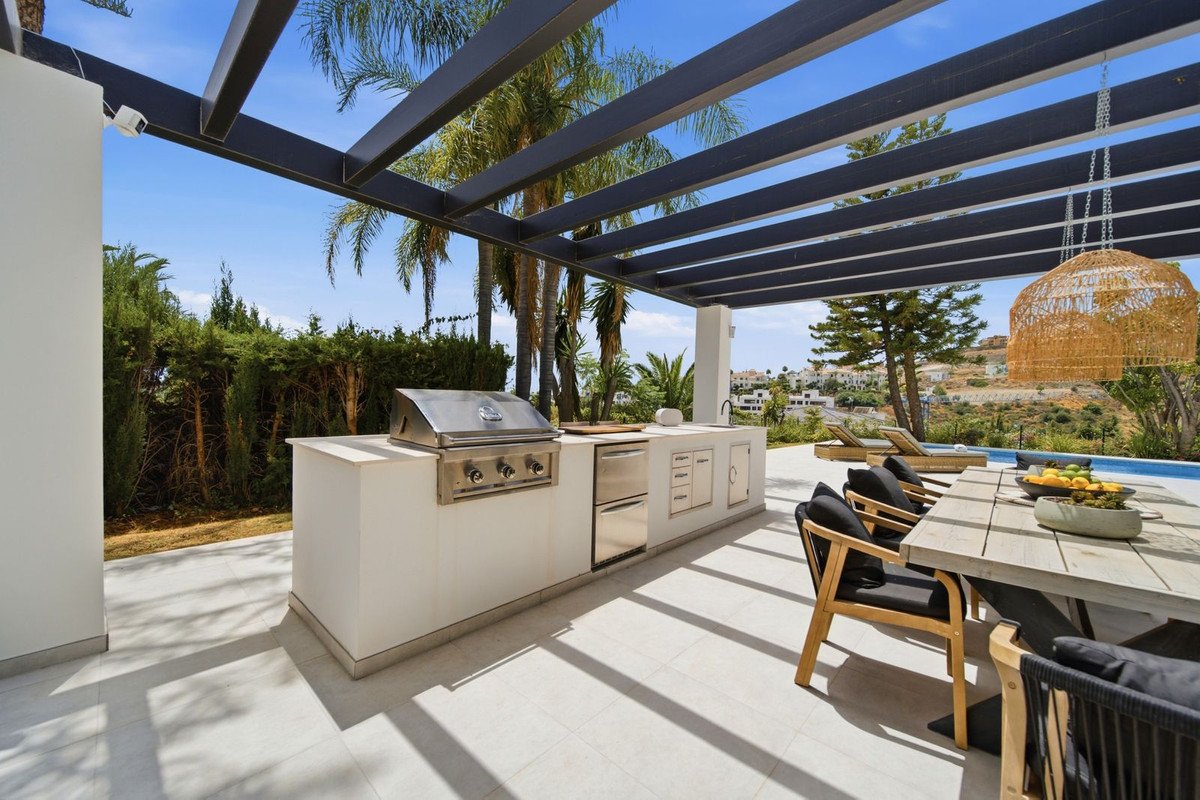 5 Bed Detached Villa in Benahavís