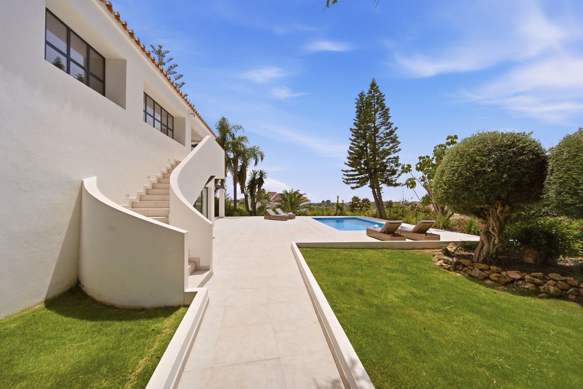 5 Bed Detached Villa in Benahavís