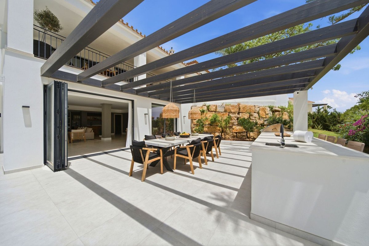 5 Bed Detached Villa in Benahavís