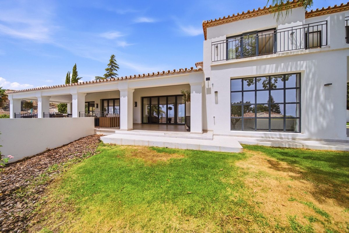 5 Bed Detached Villa in Benahavís