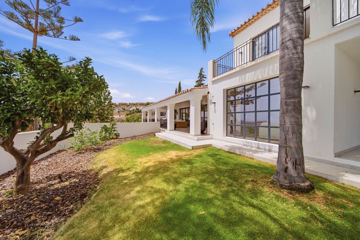 5 Bed Detached Villa in Benahavís