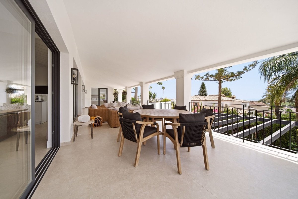 5 Bed Detached Villa in Benahavís