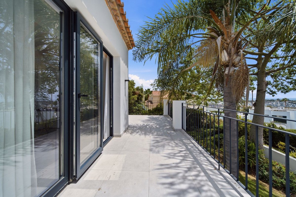 5 Bed Detached Villa in Benahavís