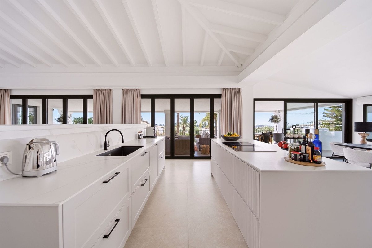 5 Bed Detached Villa in Benahavís