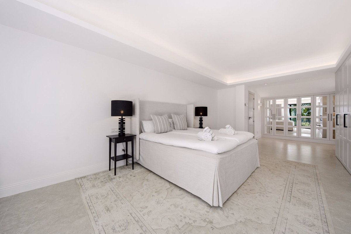 5 Bed Detached Villa in Benahavís