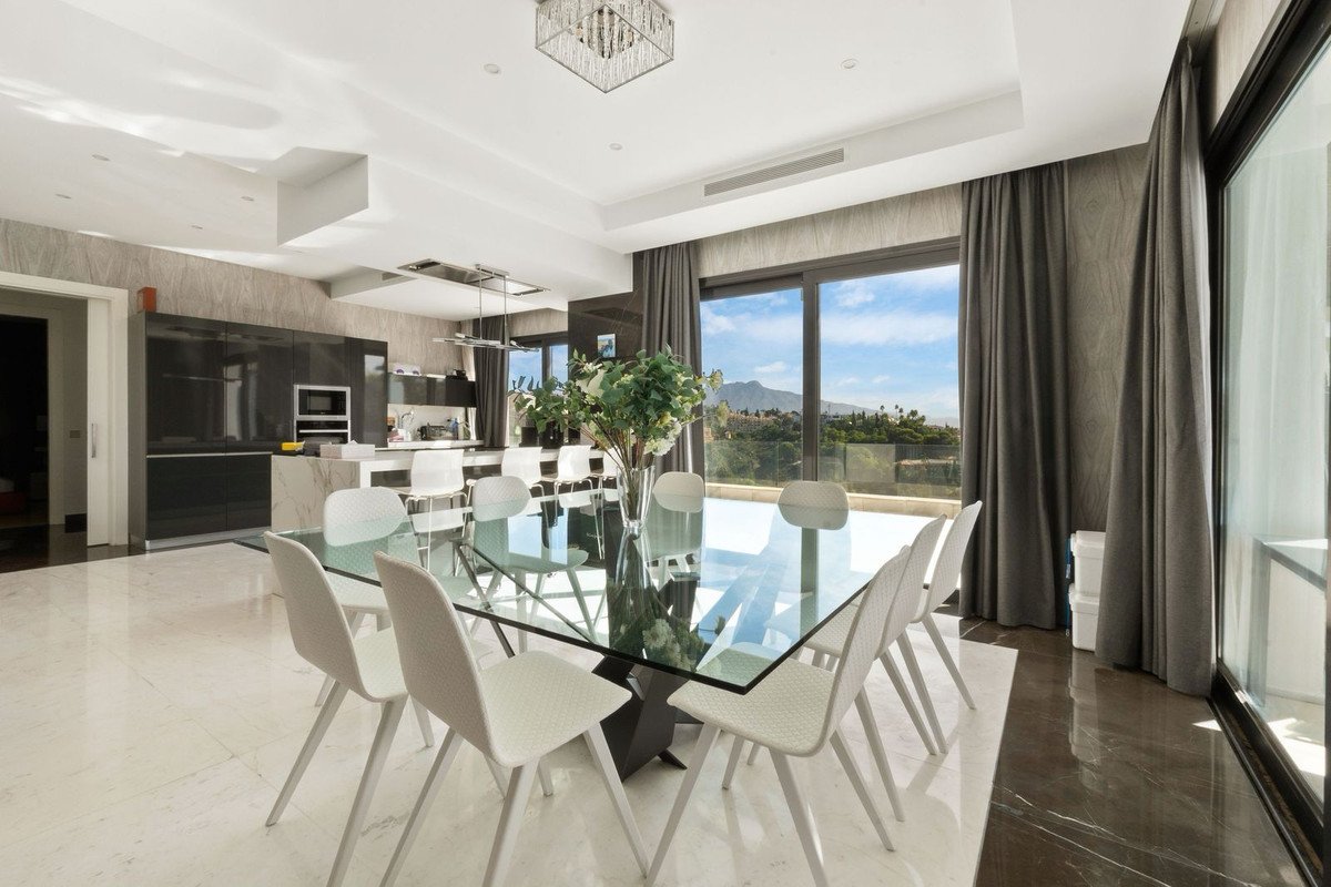 6 Bed Detached Villa in Benahavís