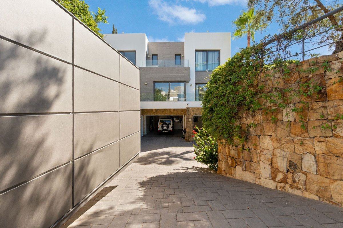 6 Bed Detached Villa in Benahavís