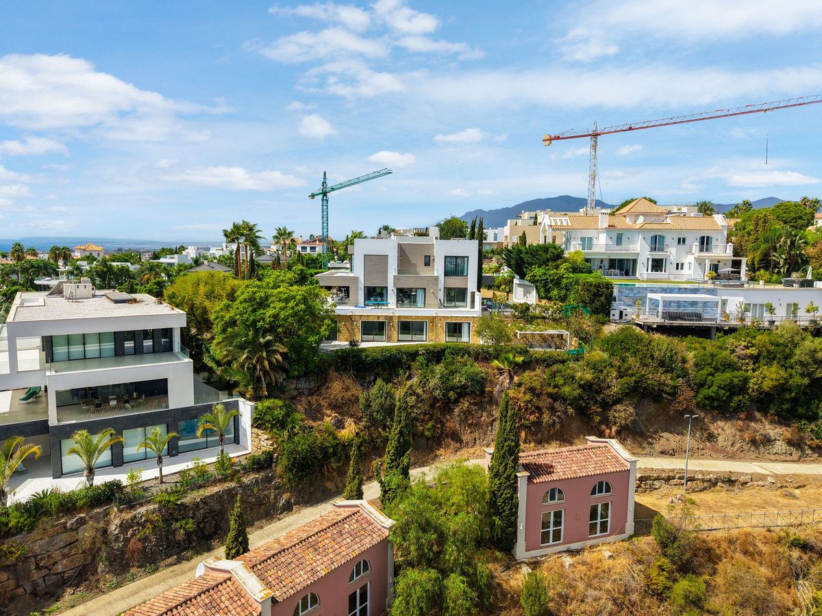 6 Bed Detached Villa in Benahavís