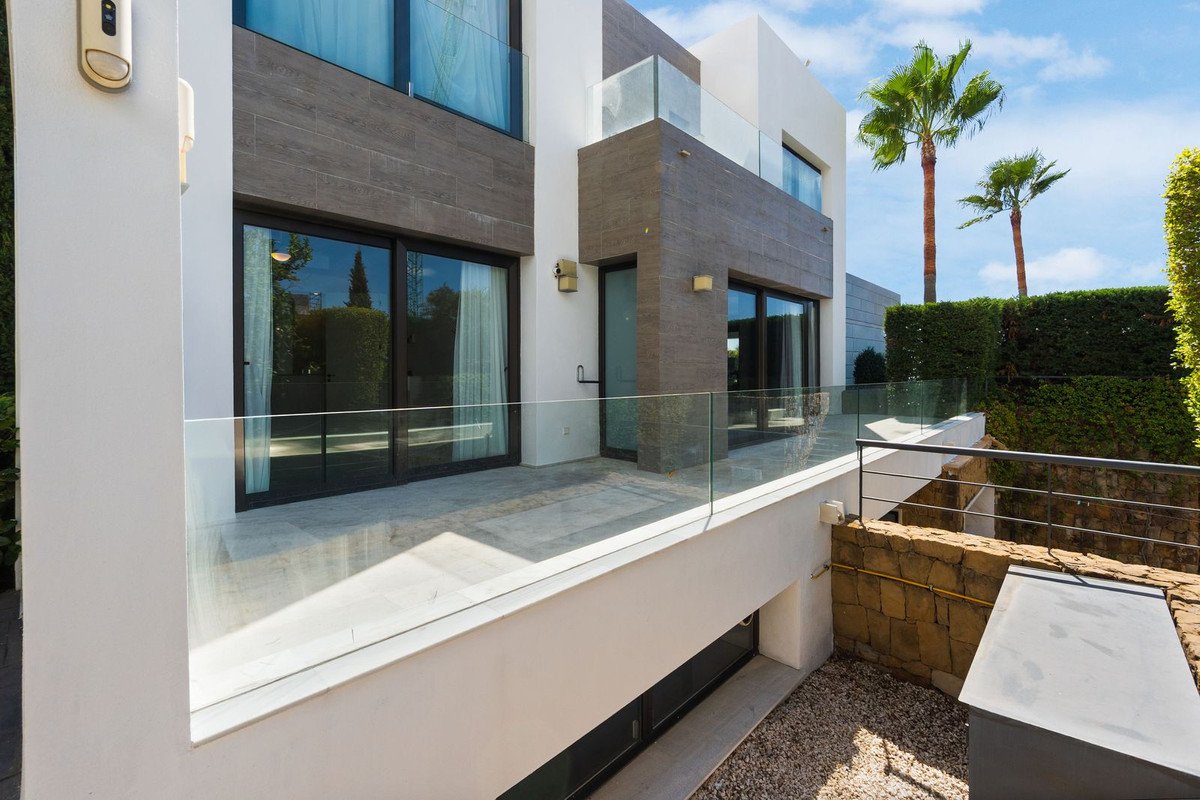 6 Bed Detached Villa in Benahavís