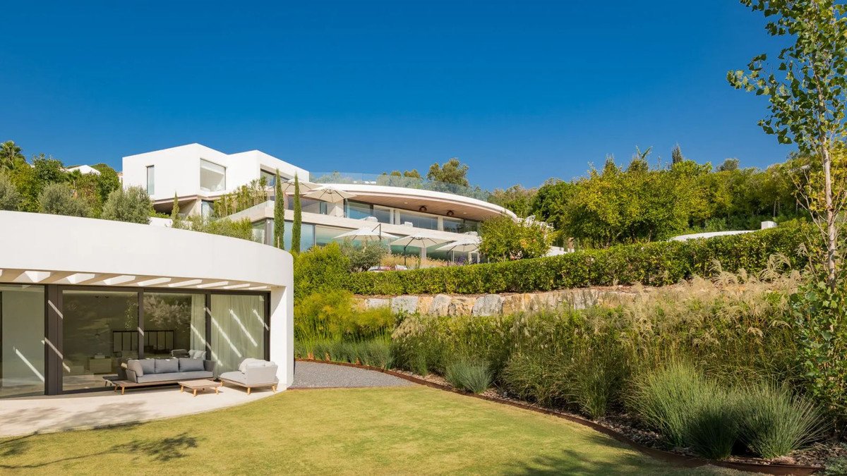 8 Bed Detached Villa in Sotogrande