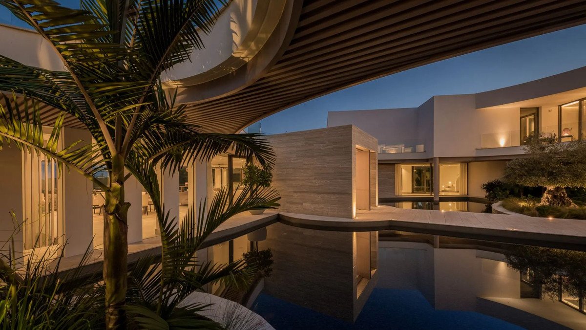 8 Bed Detached Villa in Sotogrande