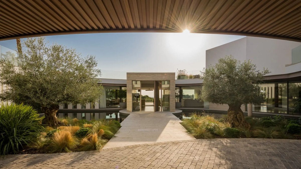 8 Bed Detached Villa in Sotogrande