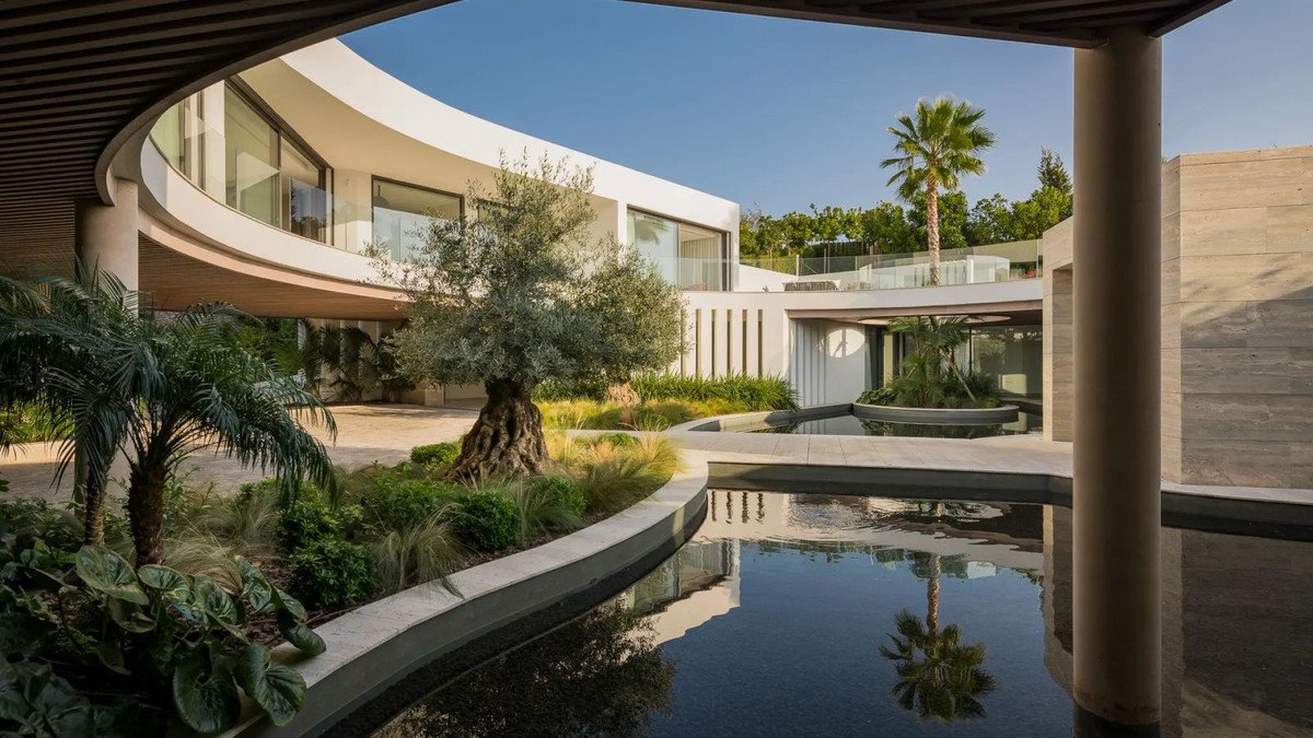 8 Bed Detached Villa in Sotogrande