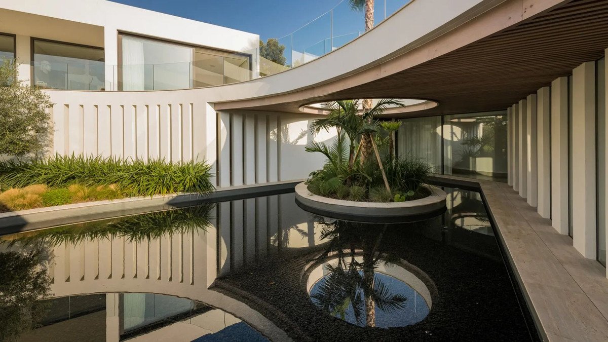 8 Bed Detached Villa in Sotogrande