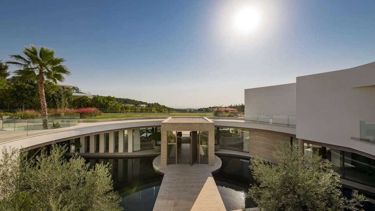 8 Bed Detached Villa in Sotogrande