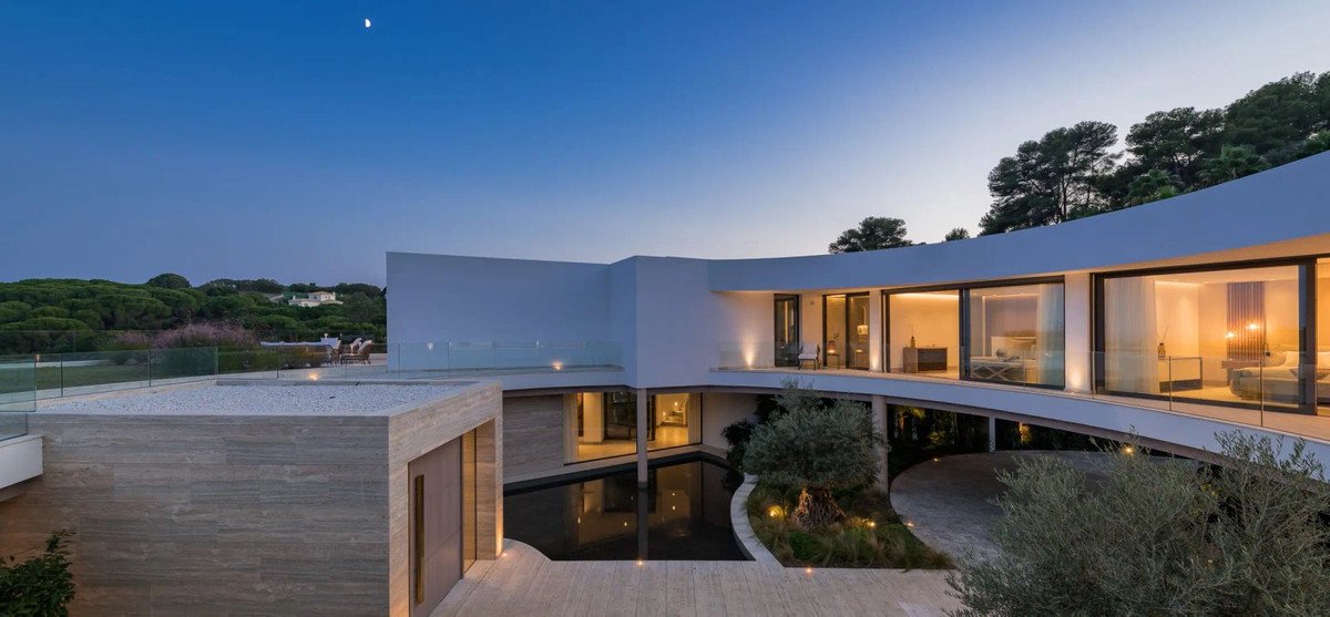 8 Bed Detached Villa in Sotogrande