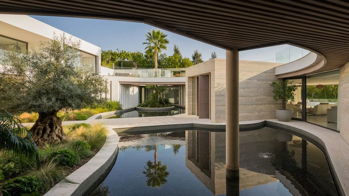 8 Bed Detached Villa in Sotogrande