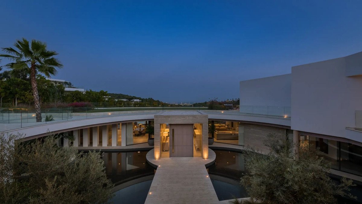 8 Bed Detached Villa in Sotogrande