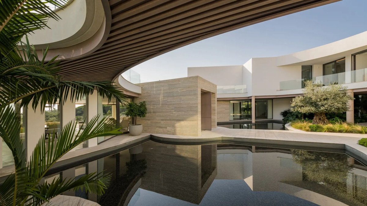 8 Bed Detached Villa in Sotogrande
