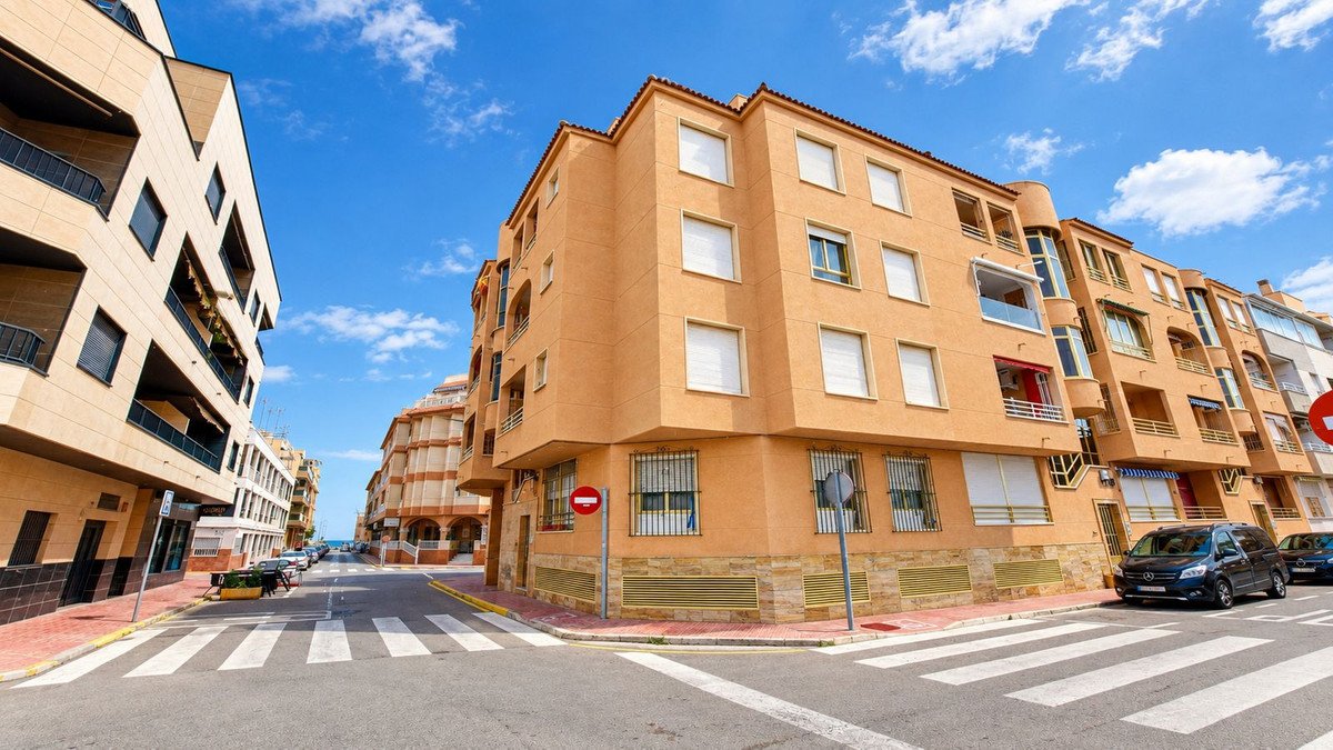 2 Bed Middle Floor Apartment in Playa De La Mata