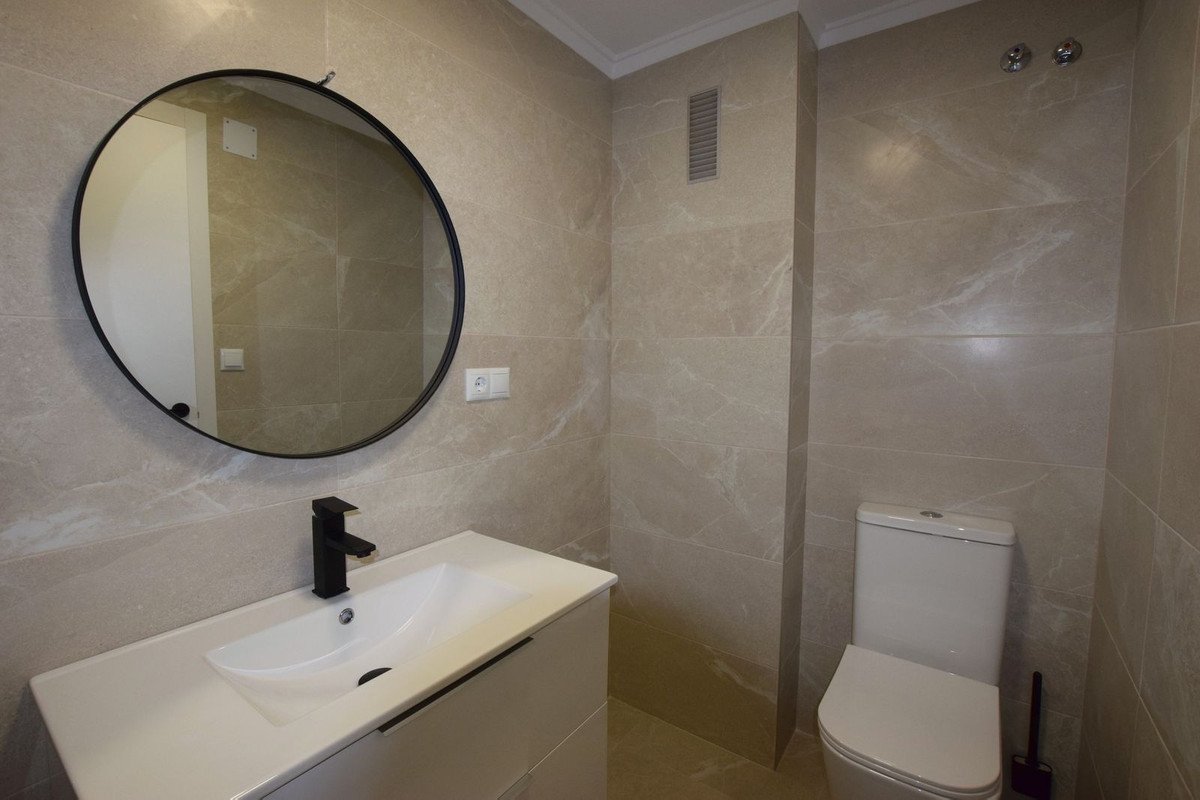 2 Bed Middle Floor Apartment in Playa De La Mata