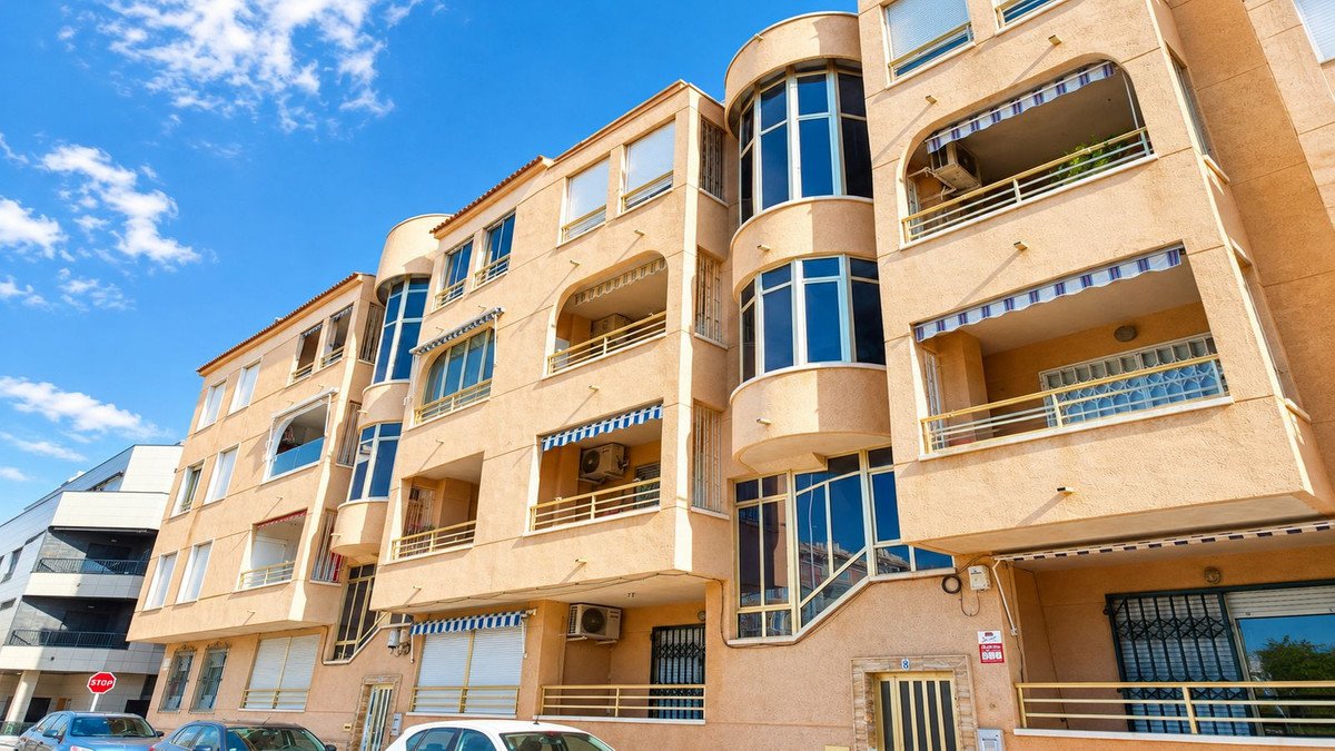 2 Bed Middle Floor Apartment in Playa De La Mata