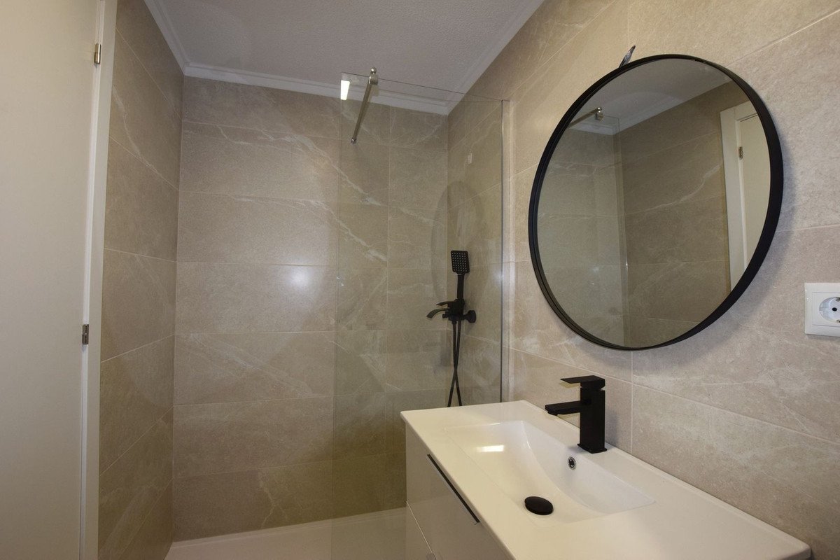 2 Bed Middle Floor Apartment in Playa De La Mata
