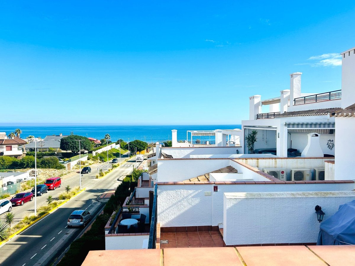 2 Bed Top Floor Apartment in Playa De La Mata