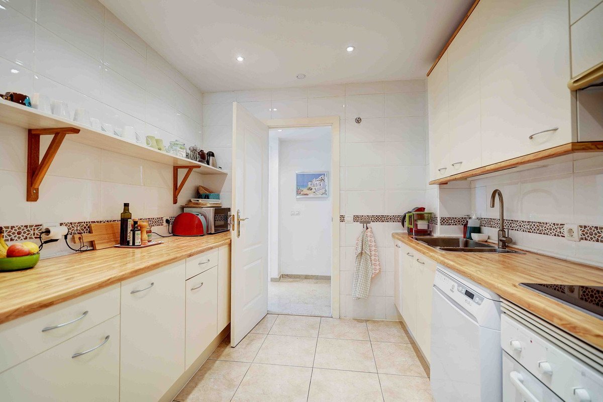 3 Bed Middle Floor Apartment in Calahonda