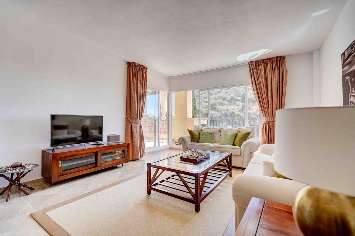 3 Bed Middle Floor Apartment in Calahonda