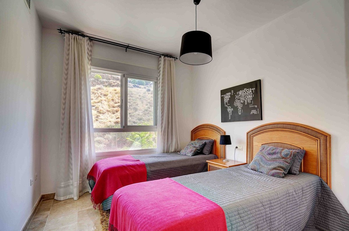 3 Bed Middle Floor Apartment in Calahonda