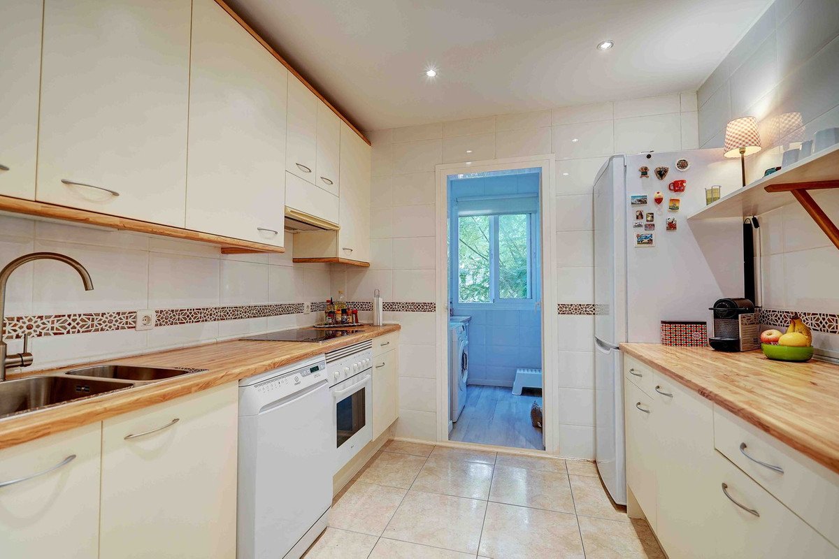 3 Bed Middle Floor Apartment in Calahonda