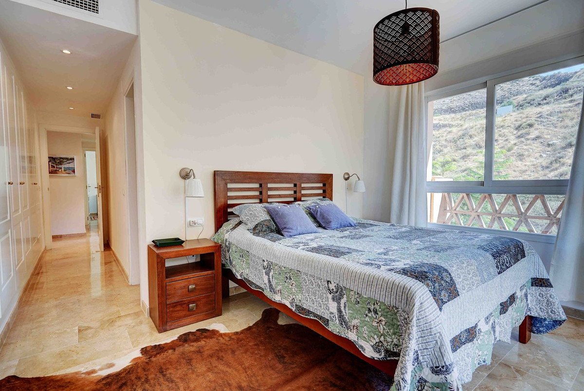 3 Bed Middle Floor Apartment in Calahonda
