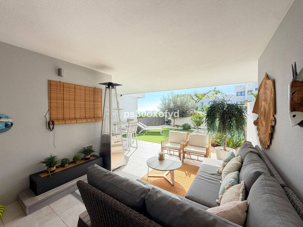 2 Bed Ground Floor Apartment in La Duquesa