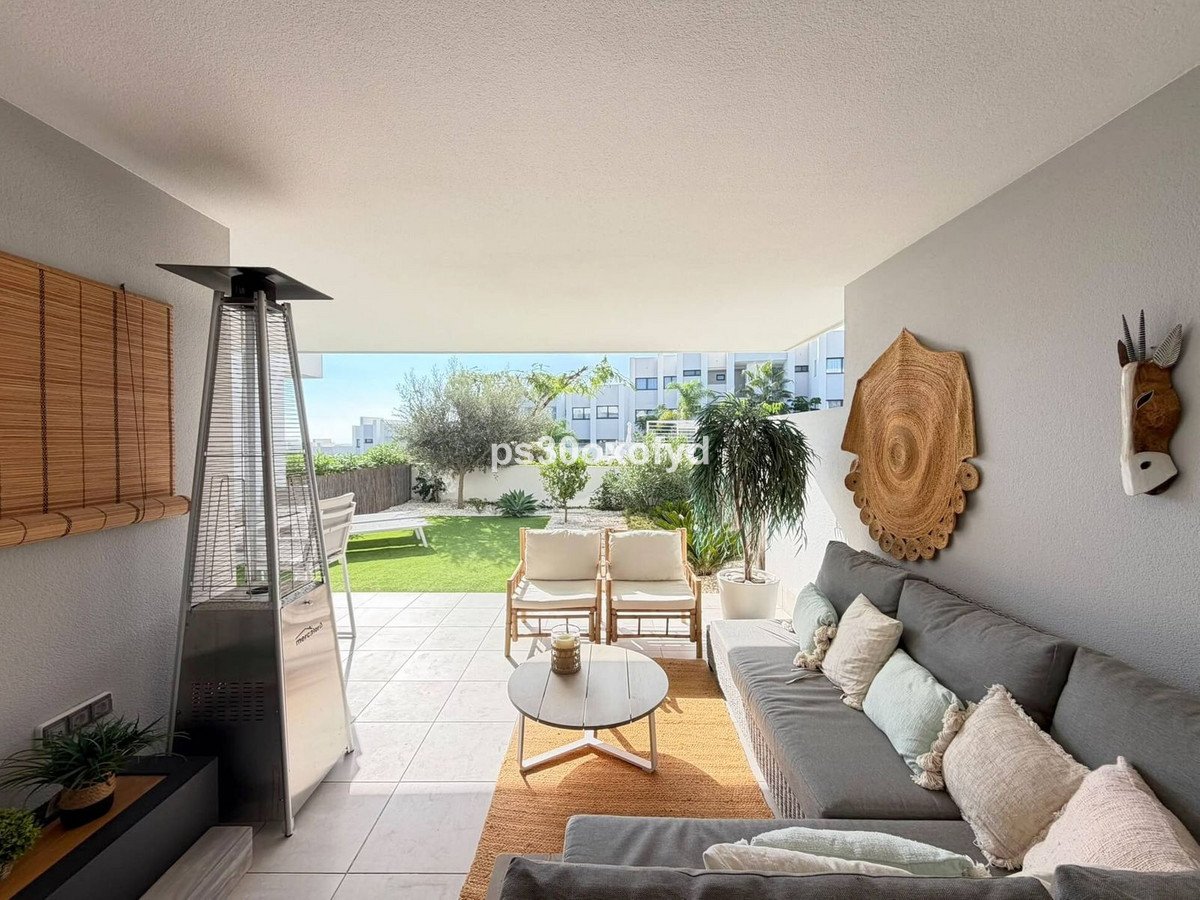 2 Bed Ground Floor Apartment in La Duquesa