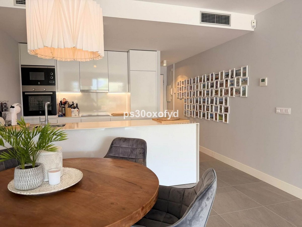 2 Bed Ground Floor Apartment in La Duquesa