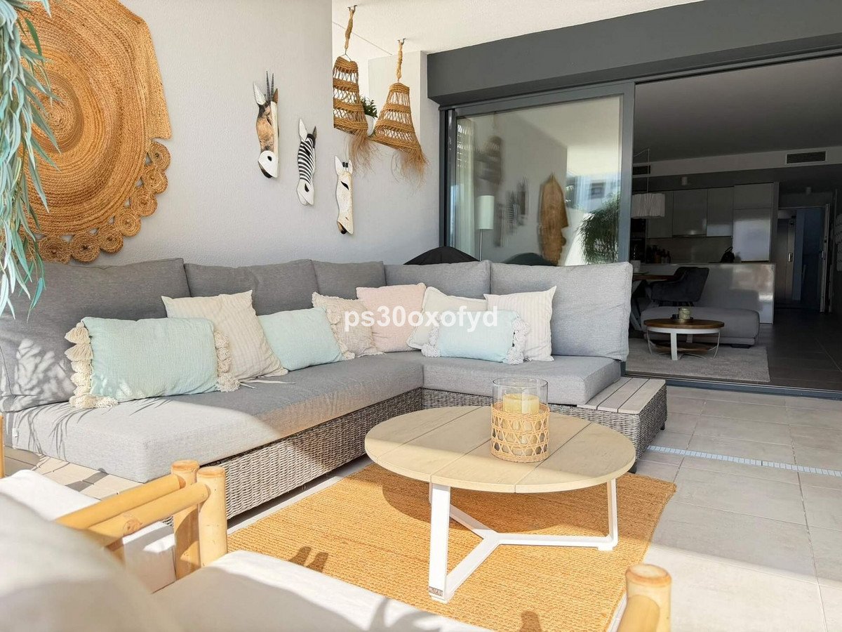 2 Bed Ground Floor Apartment in La Duquesa