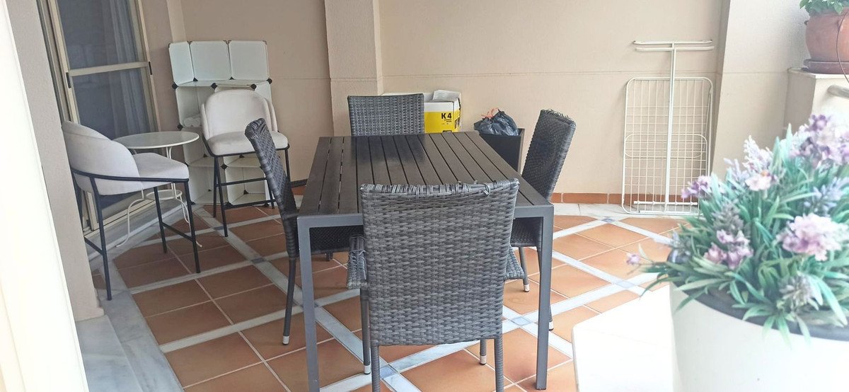 2 Bed Middle Floor Apartment in Nueva Andalucía