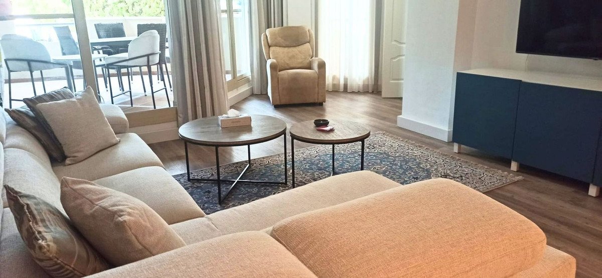 2 Bed Middle Floor Apartment in Nueva Andalucía
