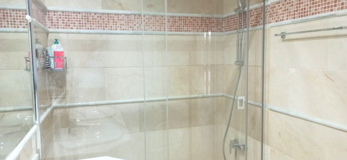 2 Bed Middle Floor Apartment in Nueva Andalucía
