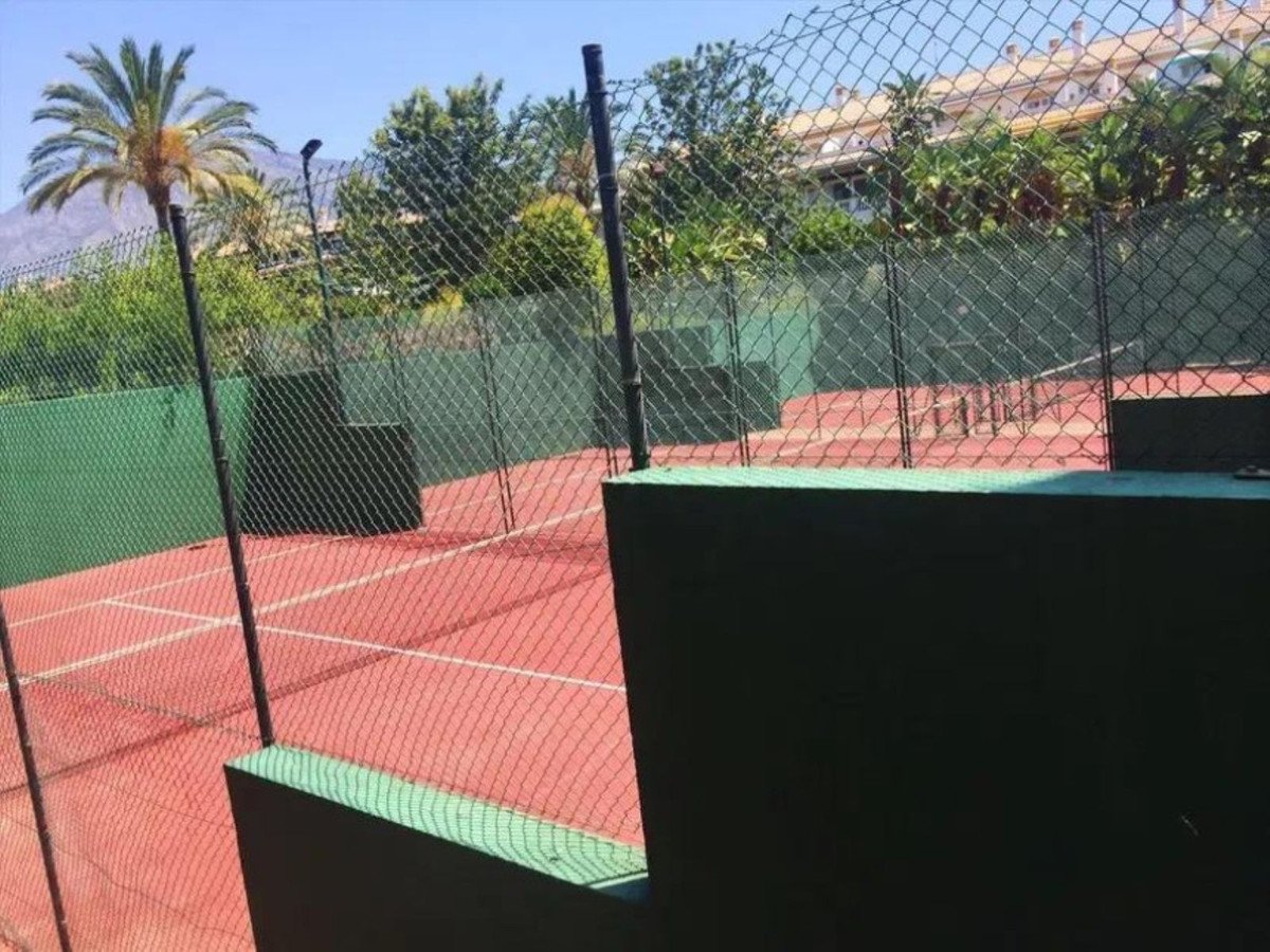 2 Bed Middle Floor Apartment in Puerto Banús