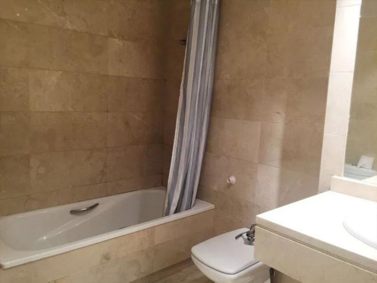 2 Bed Middle Floor Apartment in Puerto Banús