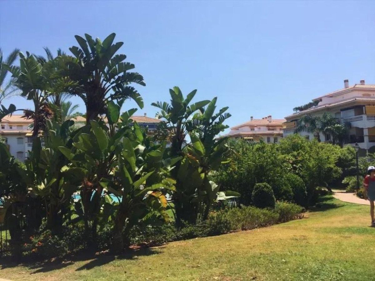2 Bed Middle Floor Apartment in Puerto Banús