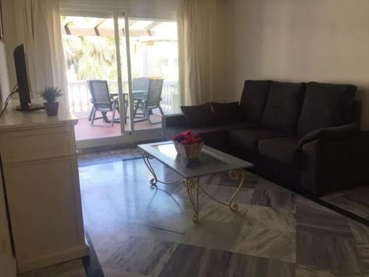 2 Bed Middle Floor Apartment in Puerto Banús