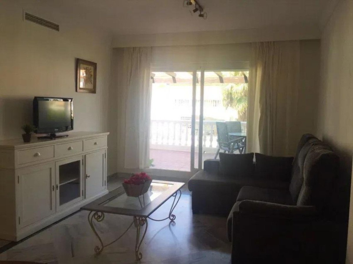 2 Bed Middle Floor Apartment in Puerto Banús