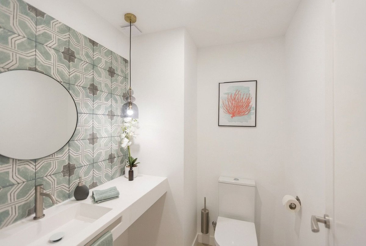 2 Bed Middle Floor Apartment in Estepona
