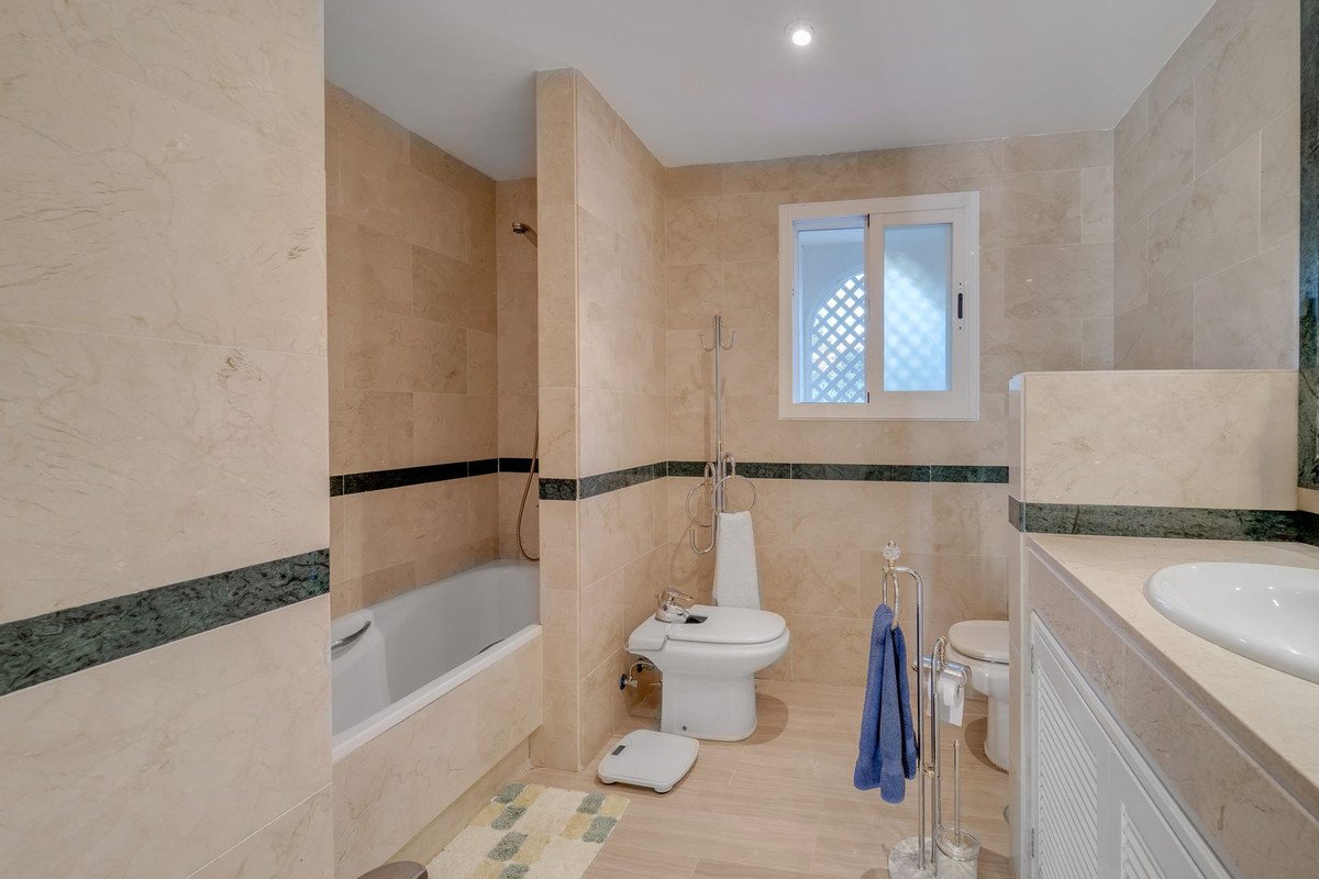 2 Bed Ground Floor Apartment in Elviria
