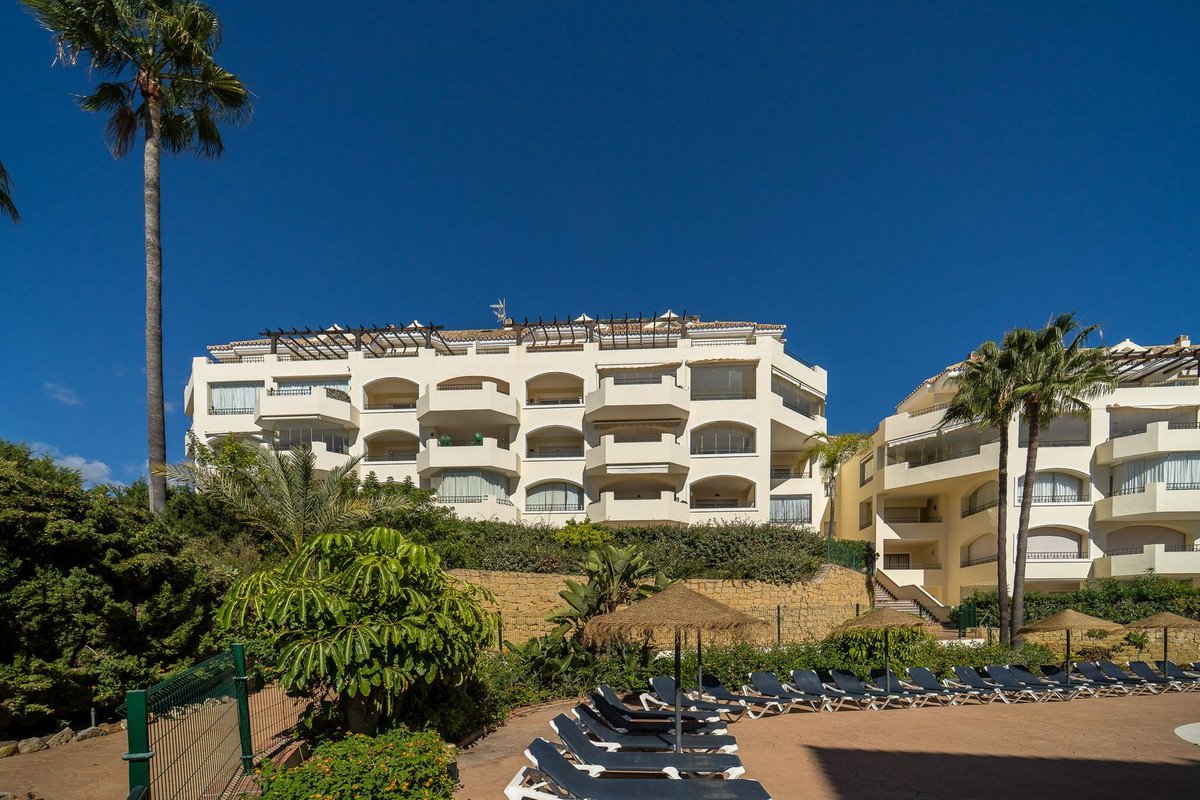 2 Bed Ground Floor Apartment in Elviria